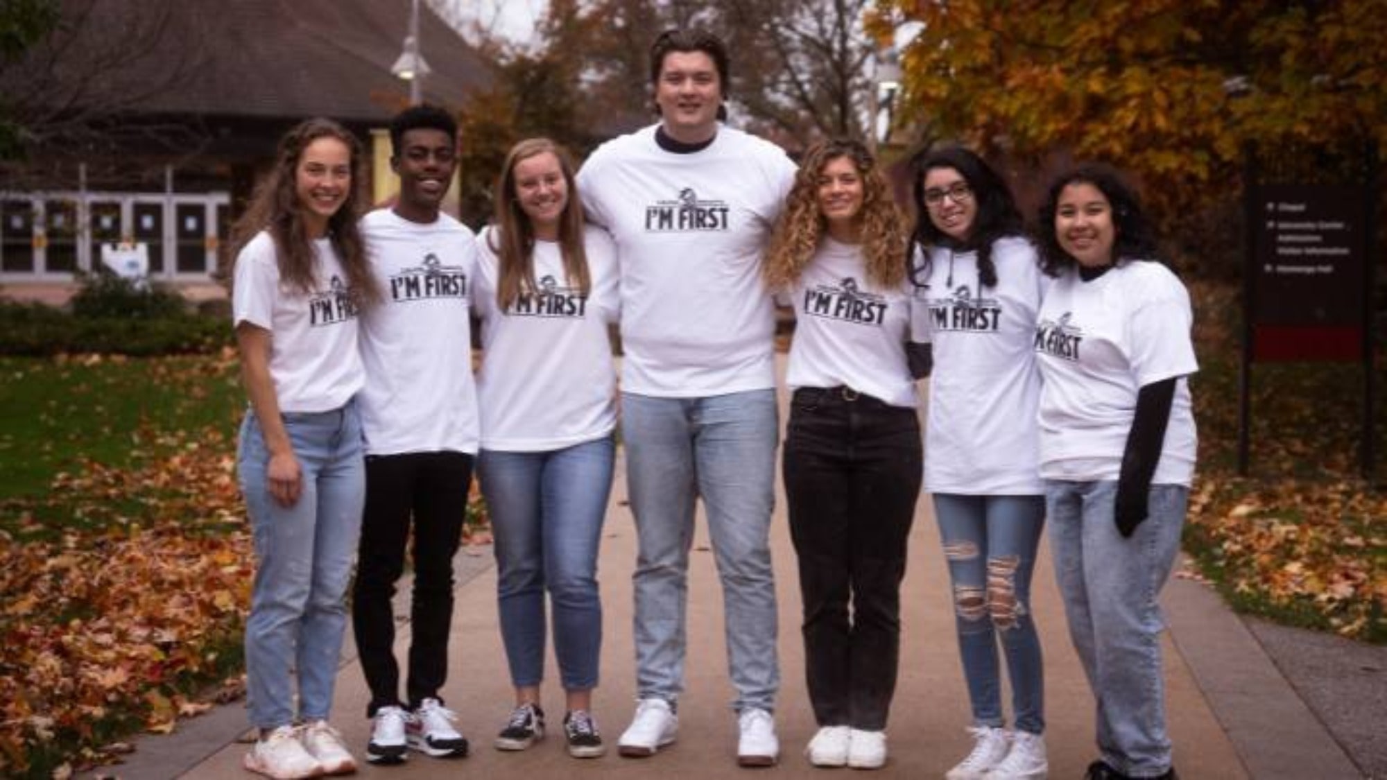 Group of students pose for a picture 