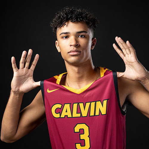 Owen Varnado highlighting his Calvin University basketball uniform.