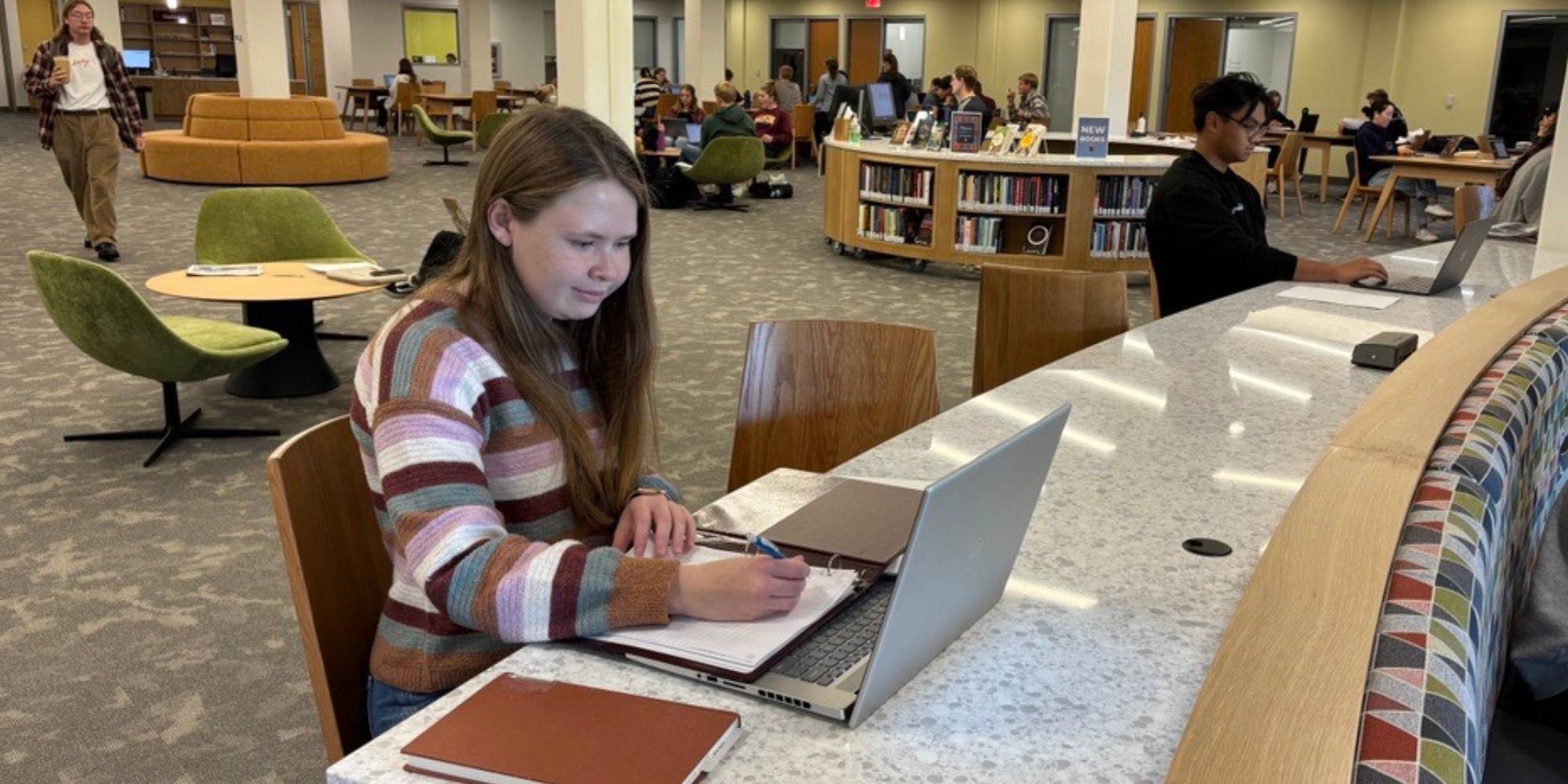 A Calvin University student studies in the library.