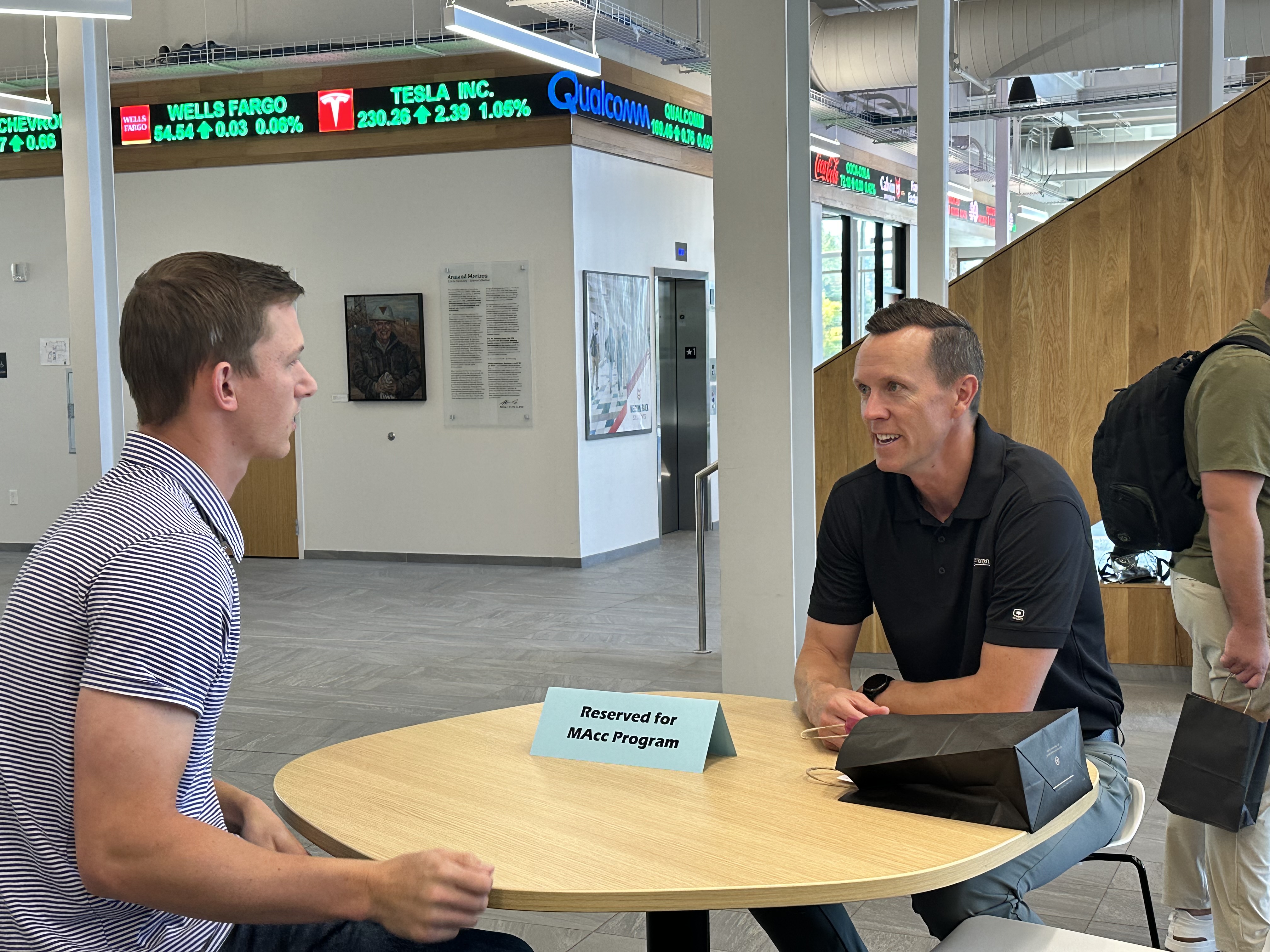 A MAcc alumni connects with a current MAcc student at the 2024 kickoff event