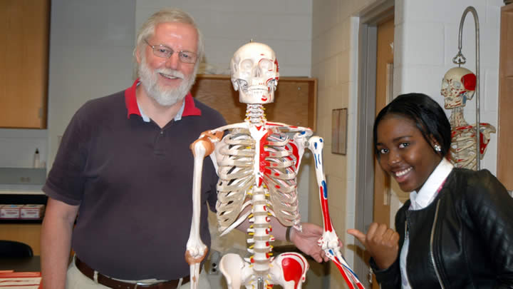 Hessel "Bud" Bouma III in the lab with Calvin senior Rebecca Ajuonuma, who took a class with him in summer 2014.