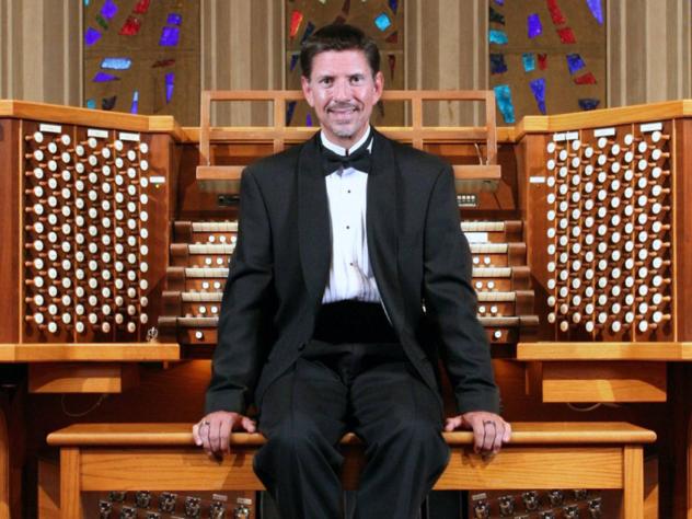 Larry Visser, organist and Calvin alumnus