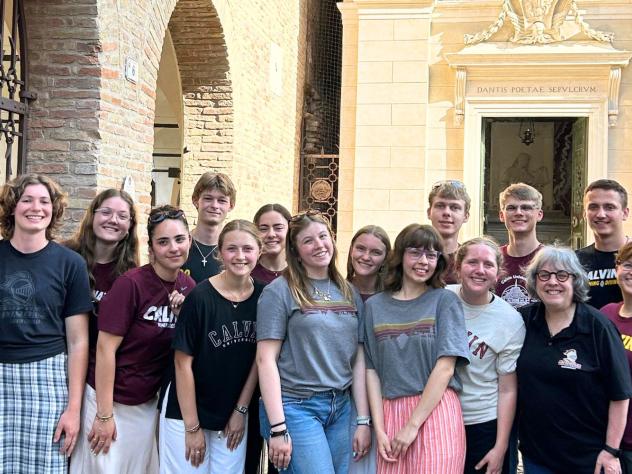 Anna Haverdink with a group of Calvin students and faculty and staff in Calvin gear in Ravenna, Italy
