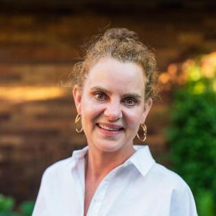 cynthia slagter headshot