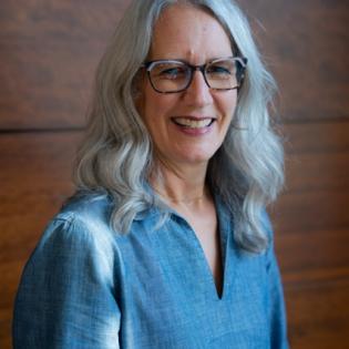 Peri den Dulk Headshot