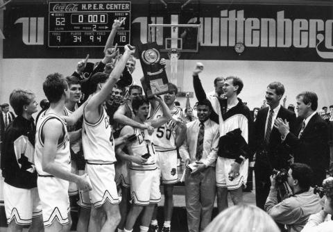 1992 Calvin Mens Basketball team raising trophy.
