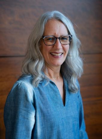 Peri den Dulk Headshot