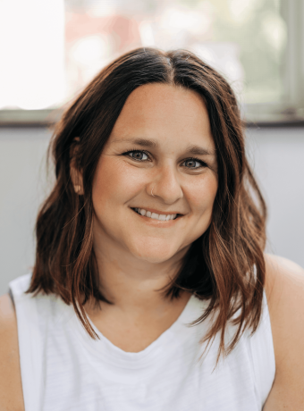 Headshot of Lisa Hunter