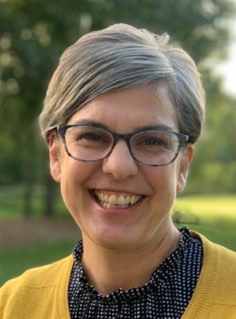 Headshot of Lindsay Gustafson