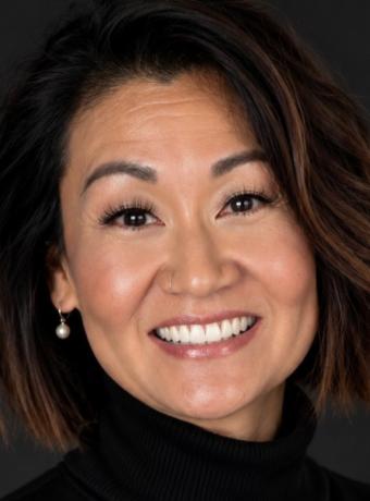 Stephanie Nigelkirk smiling headshot