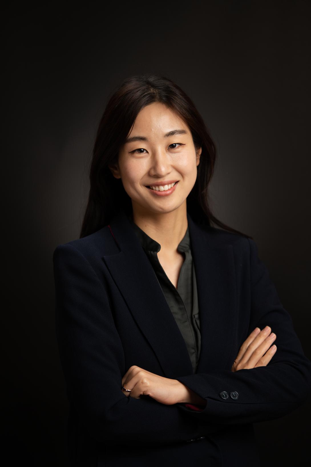 Professional photo of Professor Kang