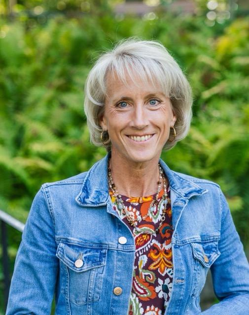 Rebecca DeYoung Headshot