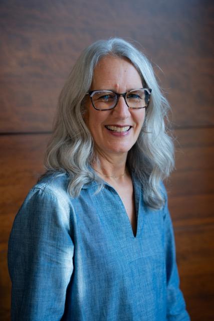 Peri den Dulk Headshot