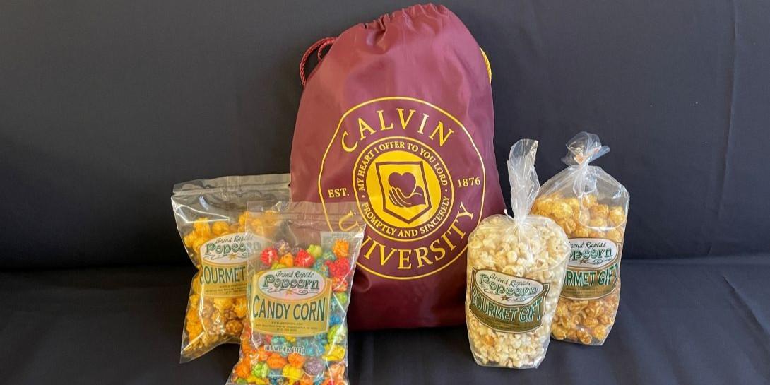 drawstring sportpack with four bags of popcorn