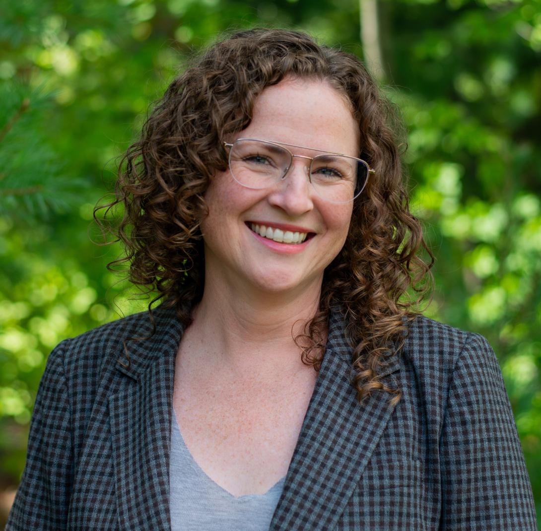 Laura Rodeheaver-Van Gelder Headshot