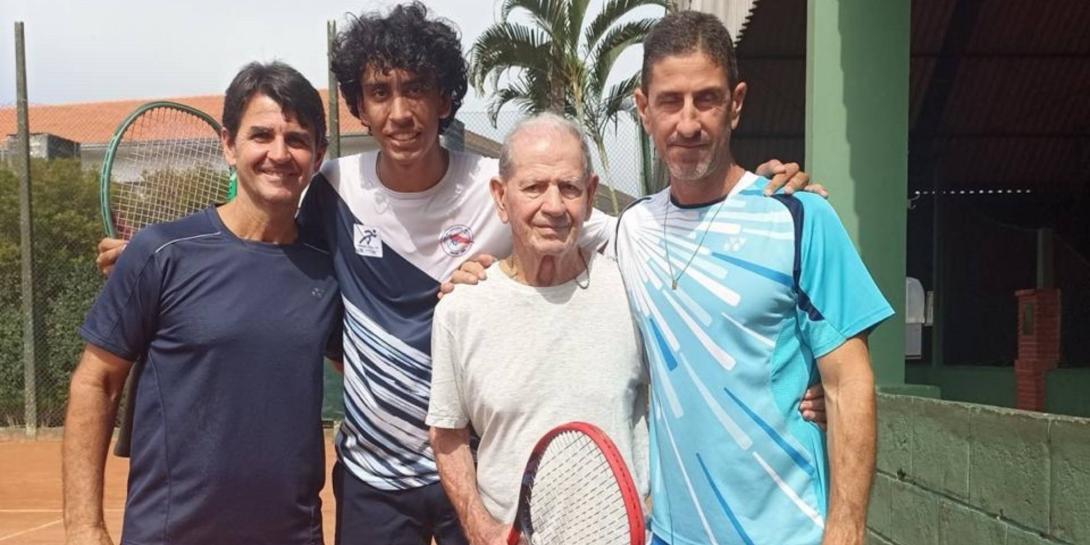 Rodrigo Alipio and his family