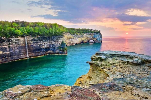 View of water and cliffs in the Upper Peninsula
