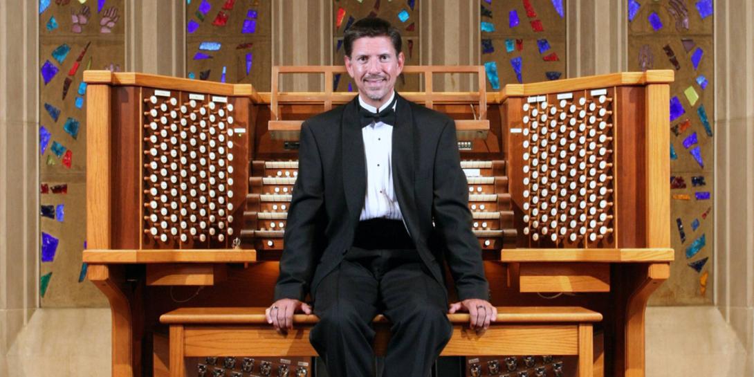 Larry Visser, organist and Calvin alumnus