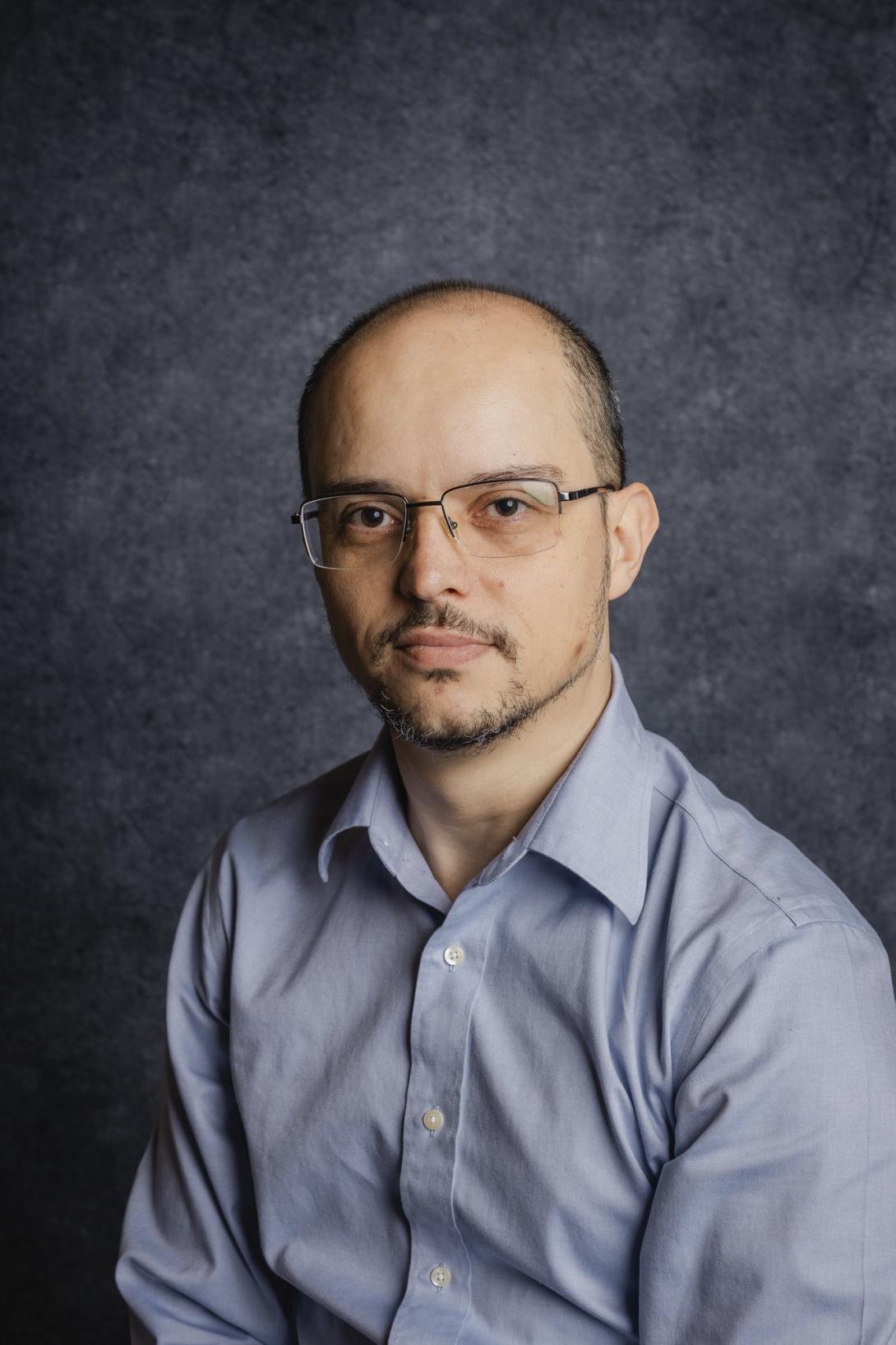 Eric Araujo serious headshot blue background