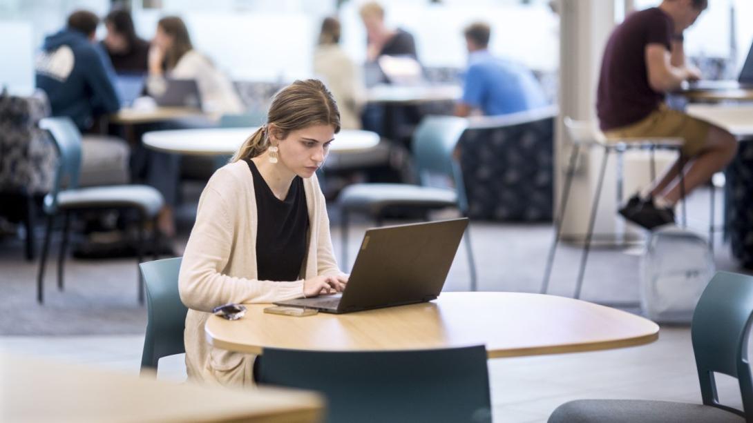 20220906_Calvin_Business_0113