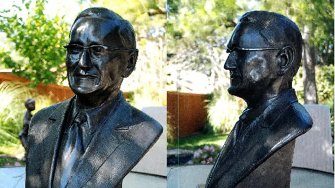bust714.jpg