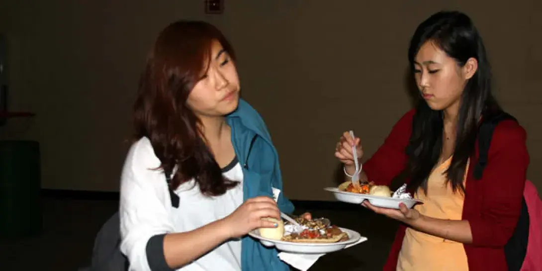 girls-eating714.jpg