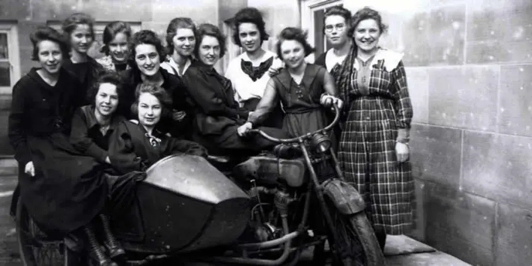 women-cycle714.jpg